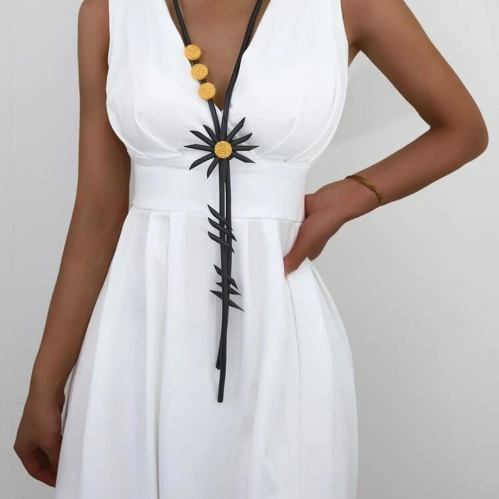 Structured necklace​​